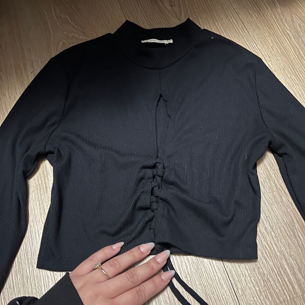 SHEIN Black Ruched Long Sleeve Crop Top